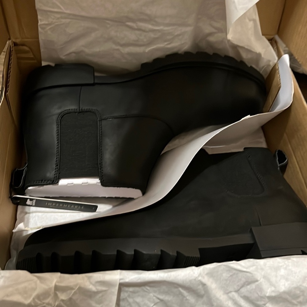 NIB Emelie ll Chelsea WP Boot Size 10.5